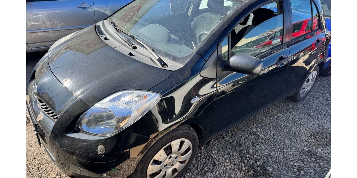 Toyota Yaris 181.500 km 2.450 &euro; Fürth 90763
