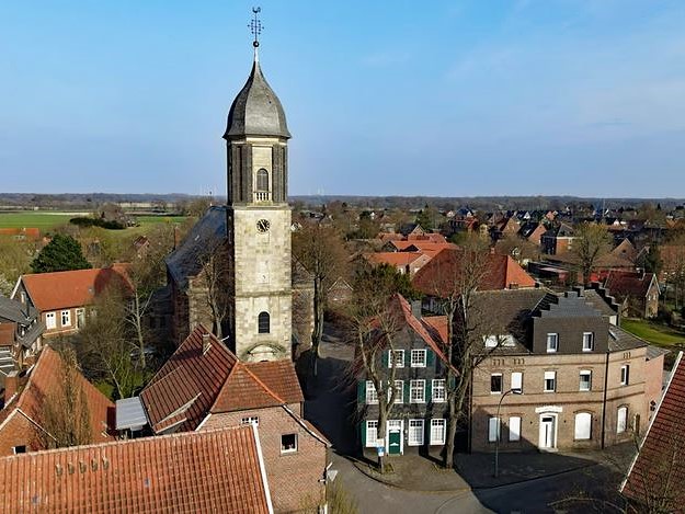 Helle 2-Zimmer-Wohnung im Dachgeschoss eines gepflegten Dreifamilienhauses! 2 zimmer