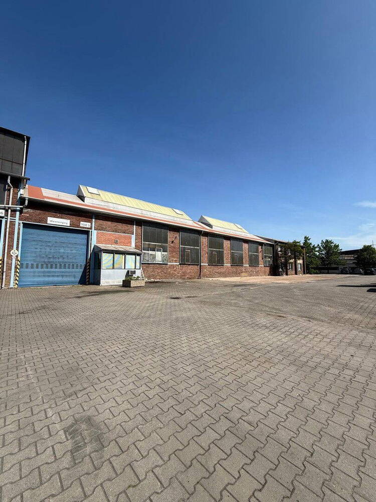 1670 m² Lager Logistik Hochregal Büro Freifläche
