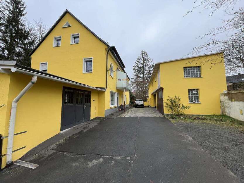 Haus zum Kaufen in Arzberg 169.000 € 208 m² 9 zimmer