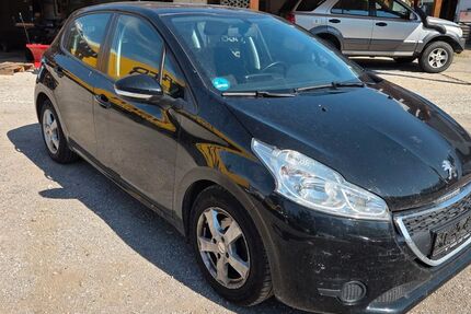 Peugeot 208 141.000 km 1.999 &euro; Hohenbrunn 85662