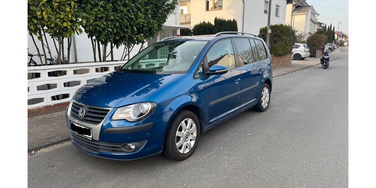 VW Touran 159.000 km 4.650 &euro; Darmstadt 64291