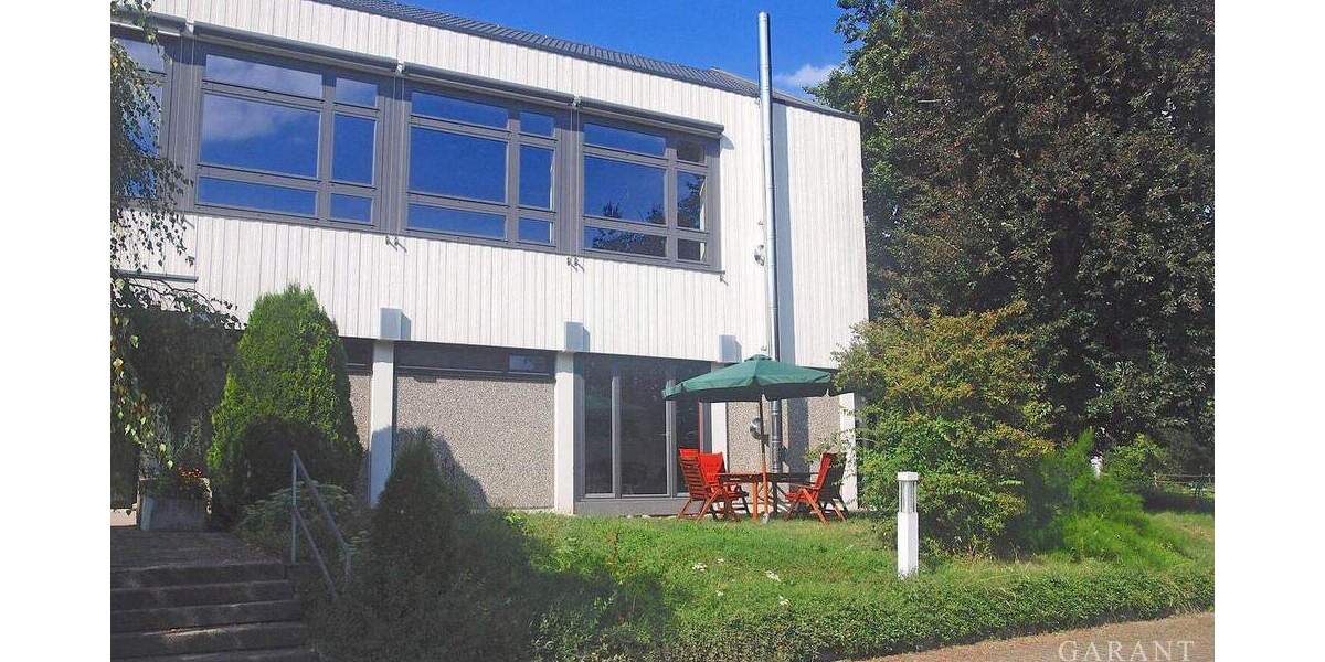 2 Gebäude: 1 Bürohaus und 1 Wohnhaus mit ca. 415 qm Gesamtfläche - Viele Nutzungsmöglichkeiten! zimmer