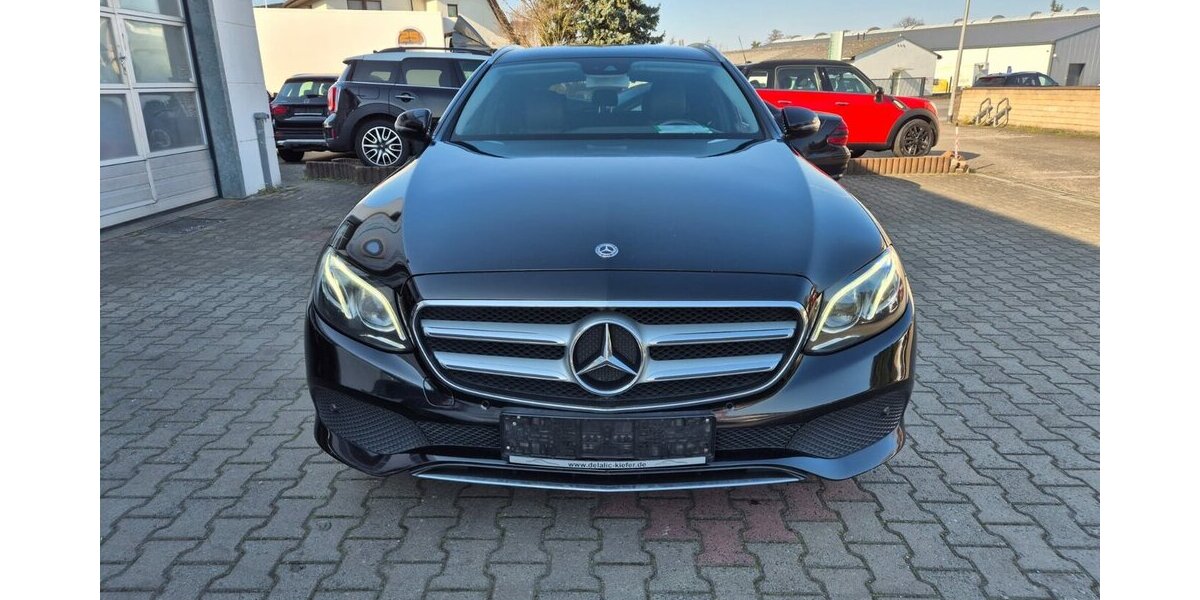 Mercedes-Benz E 400 d T 4M Standheizung, Rückfahrkamera, AHK, Co 200.000 km 19.890 &euro; Rodgau 63110