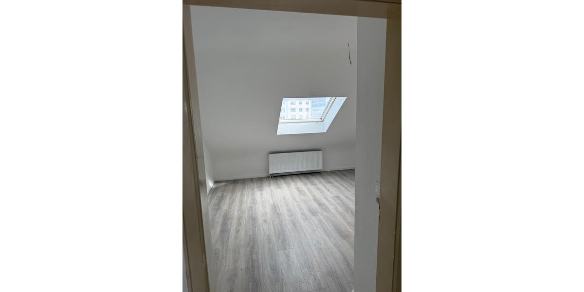 Dachgeschoßwohnung Saarbrücken West - 3 Zimmer, 50 m&sup2;, 800&euro; | Angebot:25636257