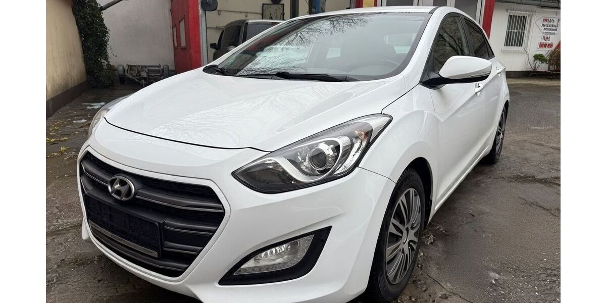 Hyundai i30 108.062 km 10.400 &euro; Berlin 10247