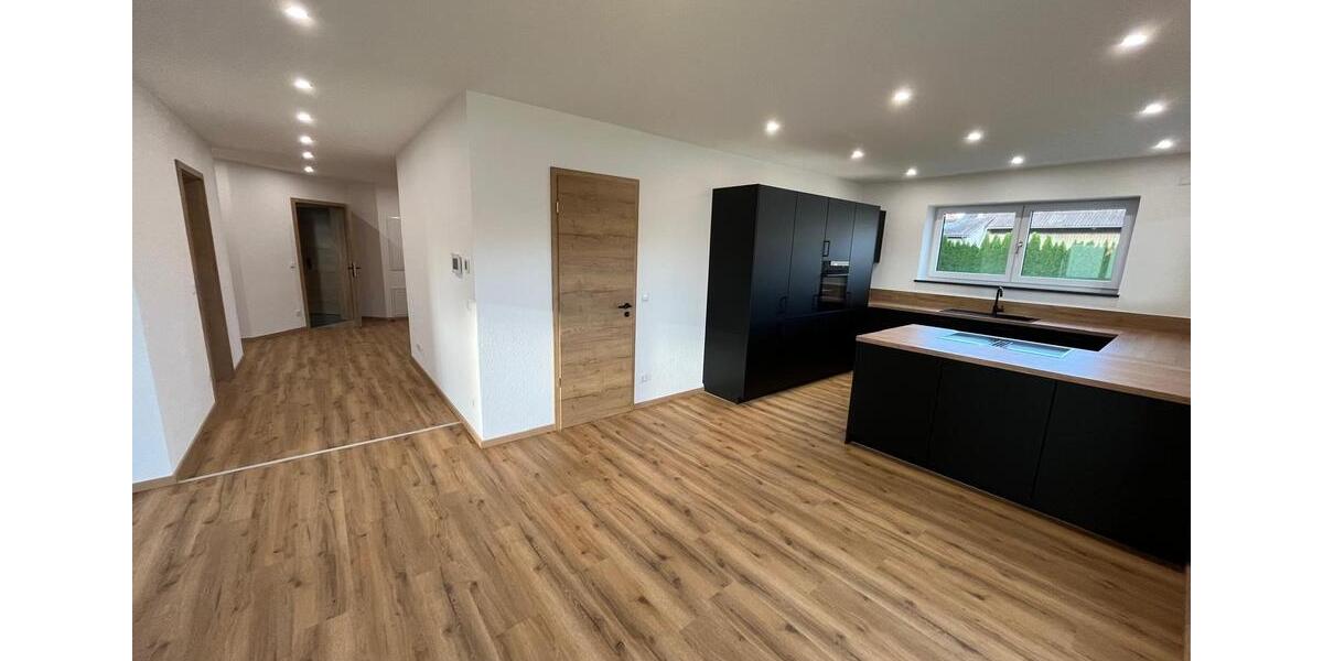 Vermiete helle 3,5-Zi.-EG-Whg. + Terrasse, Garten, Carport 3.5 zimmer