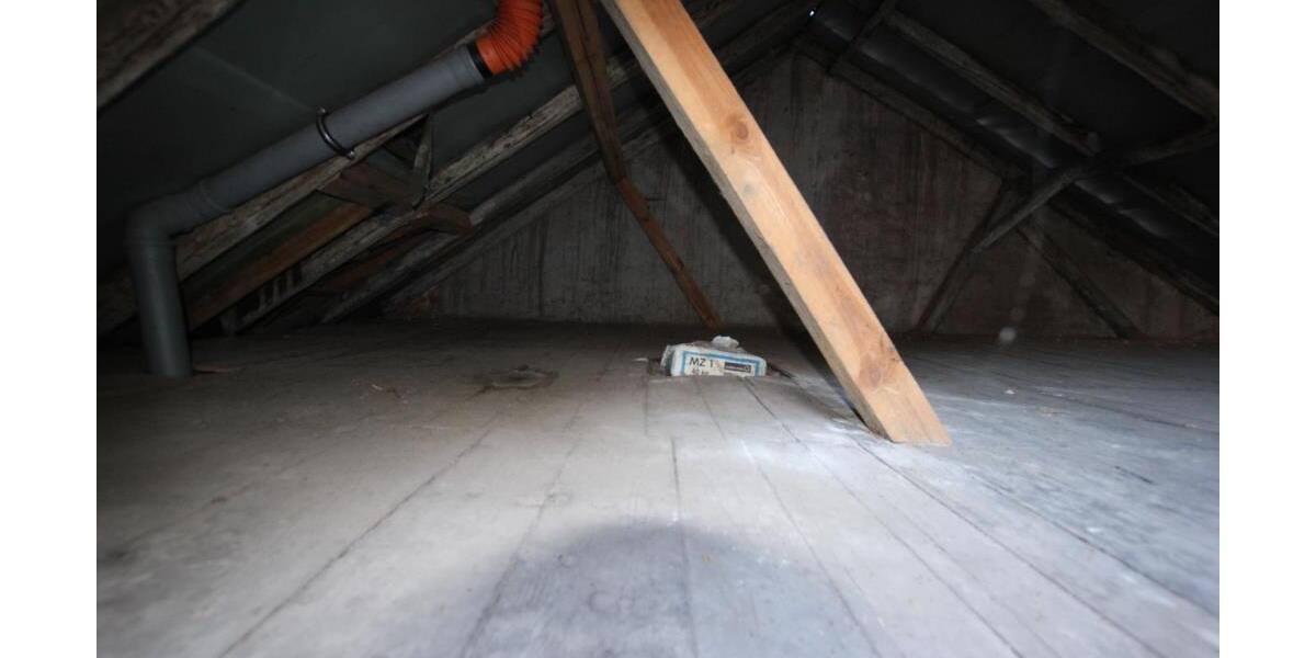 Wohnen mit Wohlfühlfaktor! Charmante 3-Raum-DG-Wohnung in Gera-Pforten mit Küchenzeile - Dachgeschoßwohnung Gera Ostviertel | Angebot:26335228