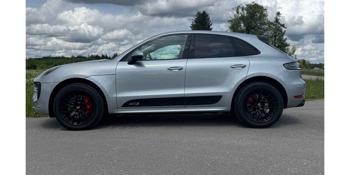 Porsche Macan 49.000 km 63.900 &euro; Gilching 82205