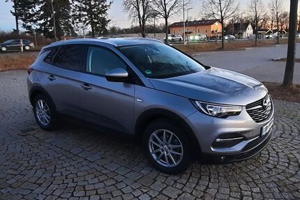 Opel Grandland (X) 95.699 km 12.400 € München 81827