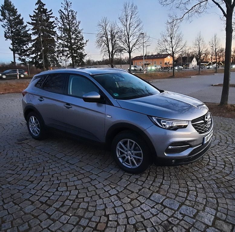 Opel Grandland (X) 95.699 km 12.400 € München 81827
