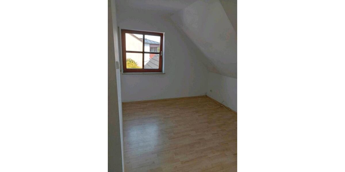 Etagenwohnung Heilsbronn - 4 Zimmer, 98 m&sup2;, 980&euro; | Angebot:25936634