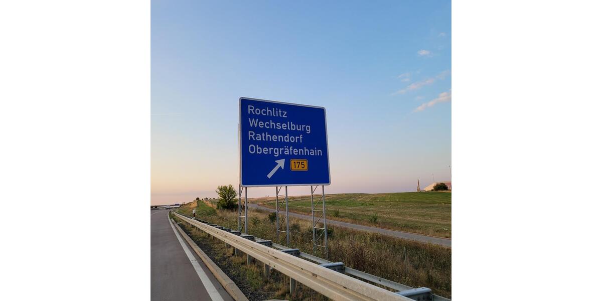 Lagerhalle ca. 900m² mit Büro, Werkstatt in Rochlitz zu vermieten zimmer