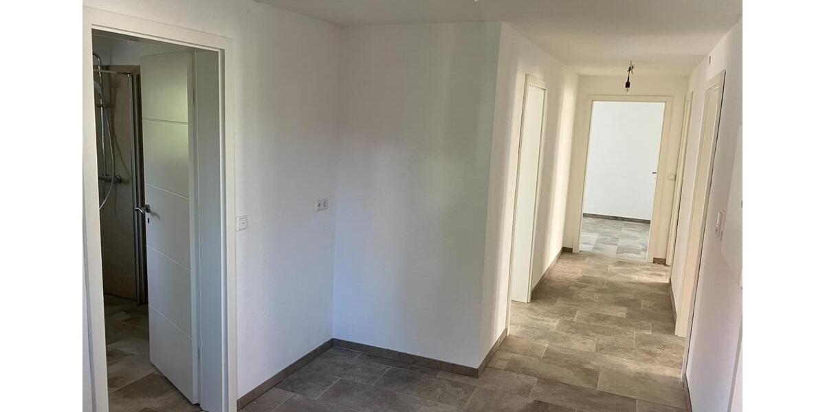 Renovierte schöne 4 Zimmer Wohnung 4 zimmer