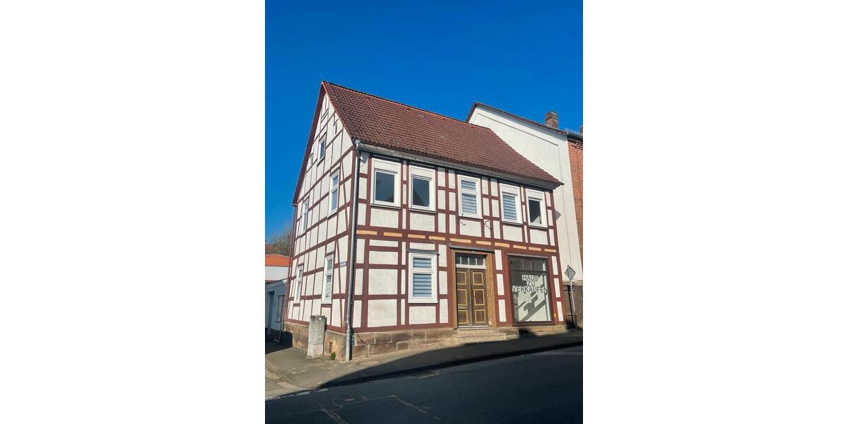 Einfamilienhaus Bad Arolsen - 8 Zimmer, 150 m&sup2;, 185.000&euro; | Angebot:26415513