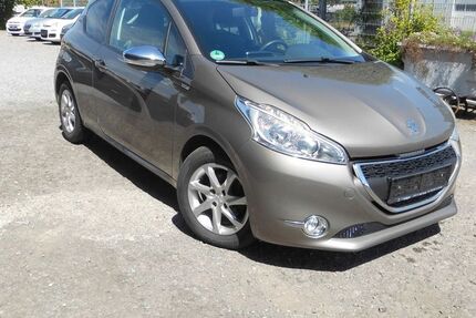 Peugeot 208 146.013 km 4.499 € Blomberg 32825