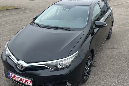 Toyota Auris 84.277 km 11.497 &euro; Aichach 86551
