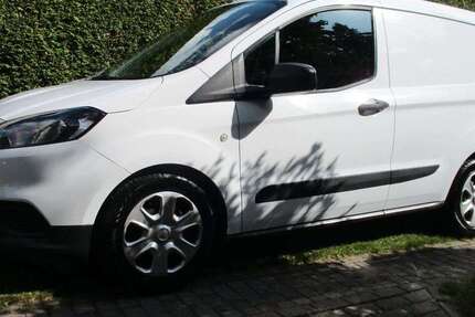 Ford Transit Courier 105.000 km 8.500 &euro; Berlin 13053