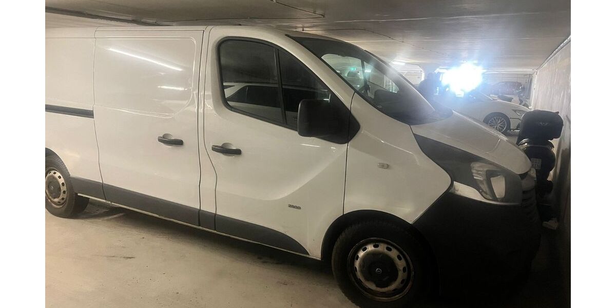 Opel Vivaro 189.000 km 8.499 &euro; München 81829