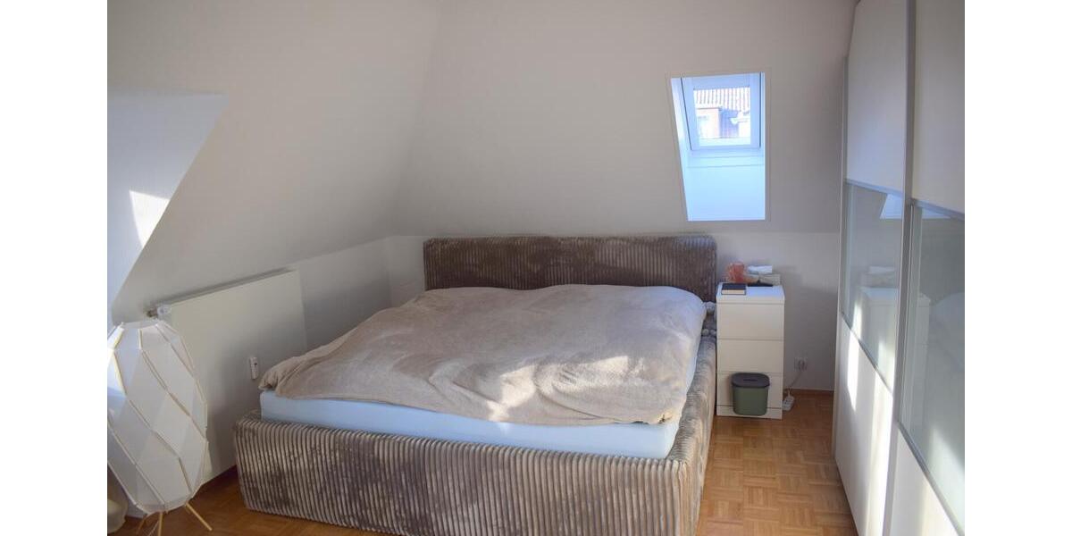Dachgeschoßwohnung Essen Stadtbezirk III - 3.5 Zimmer, 87 m&sup2;, 820&euro; | Angebot:25563137