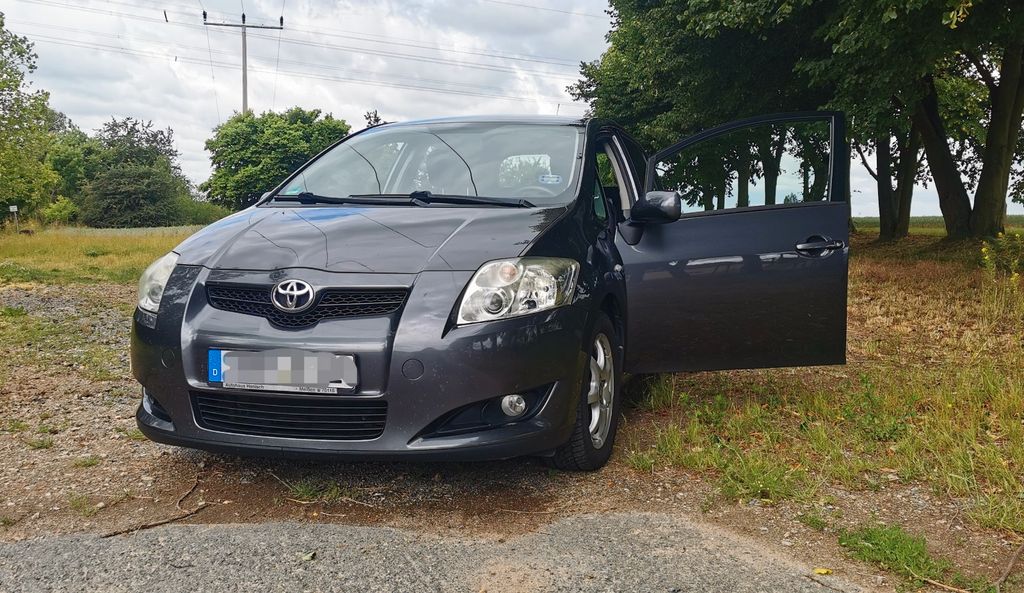 Toyota Auris 266.000 km 3.299 &euro; Priestewitz 01561