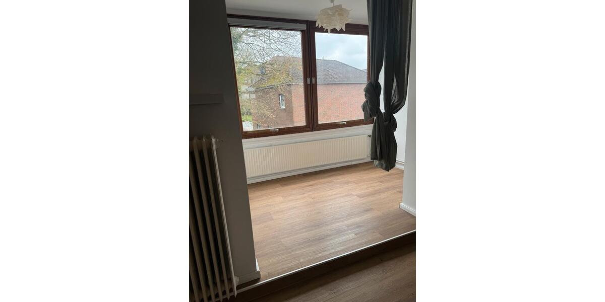 Etagenwohnung Varel - 4 Zimmer, 150 m&sup2;, 1.100&euro; | Angebot:26267997