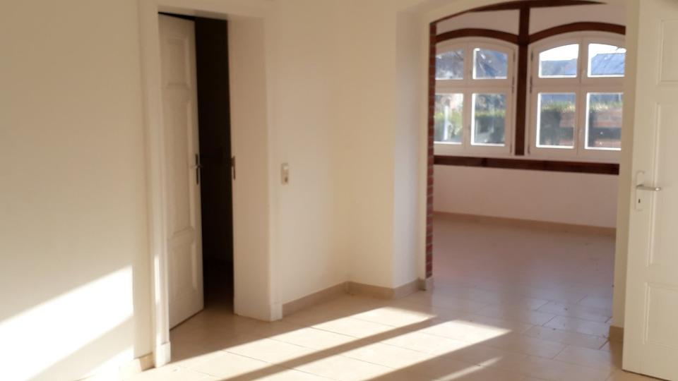 Villa Karstädt - 10 Zimmer, 300 m&sup2;, 2.300&euro; | Angebot:24848895