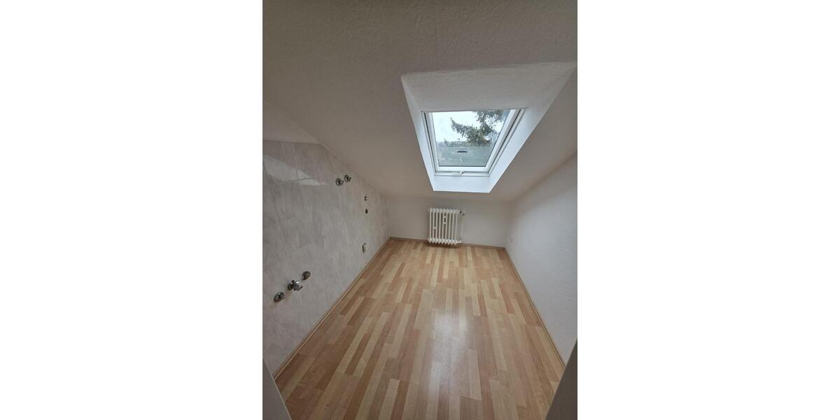 Dachgeschoßwohnung Griesheim - 3 Zimmer, 41 m&sup2;, 550&euro; | Angebot:25542877