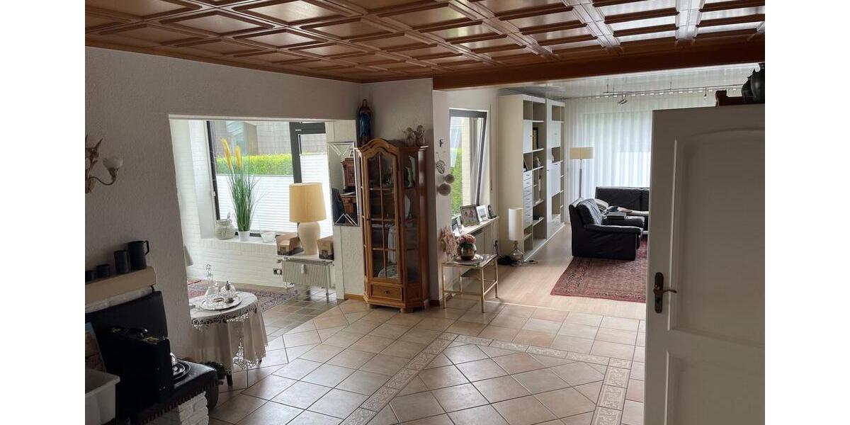 Erdgeschoßwohnung Viersen Hülsdonk - 6 Zimmer, 200 m&sup2;, 2.500&euro; | Angebot:26670858