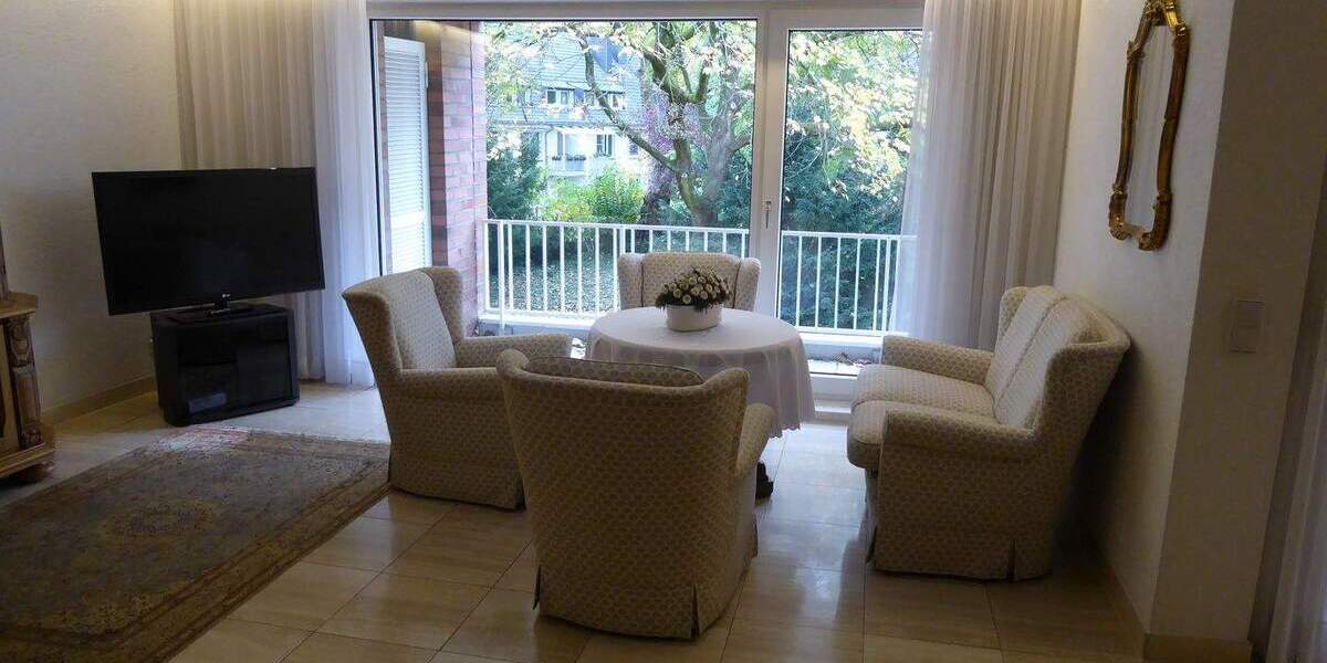 Großzügig Wohnung in bester Lage, komplett möbliert mit Tiefgarage und Aufzug! 3 zimmer