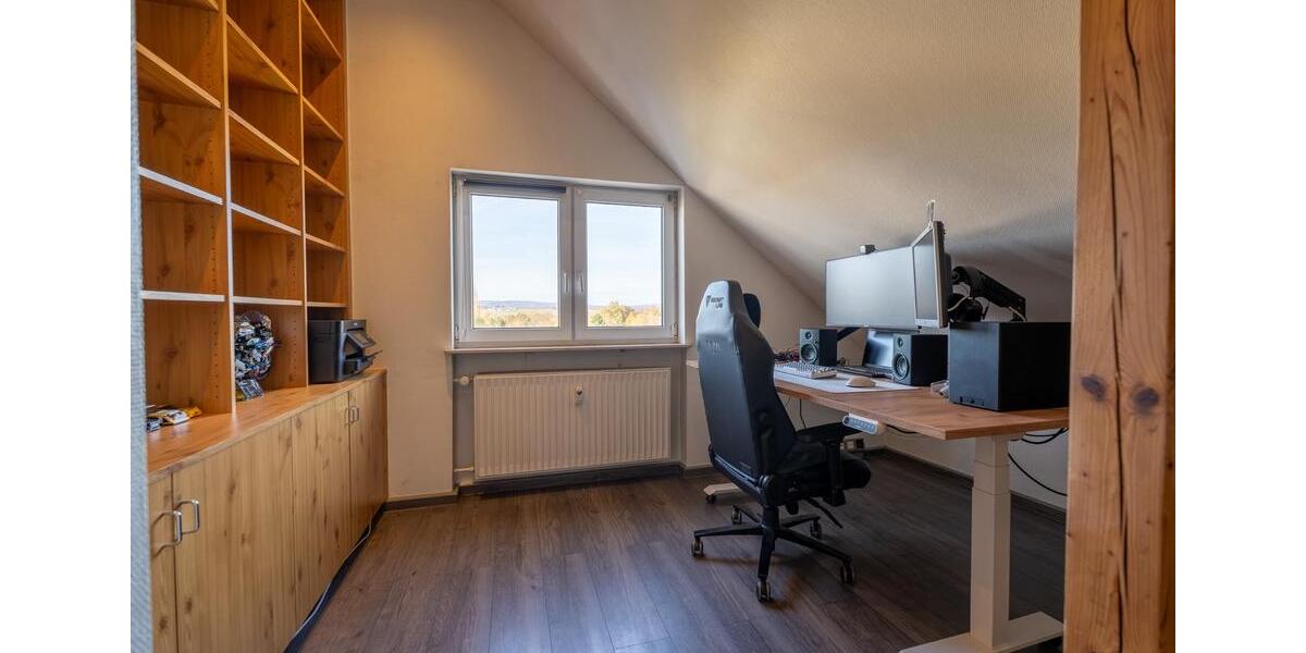 Dachgeschoßwohnung Wiesbaden Mainz-Amöneburg - 2 Zimmer, 104 m&sup2;, 1.710&euro; | Angebot:25975106