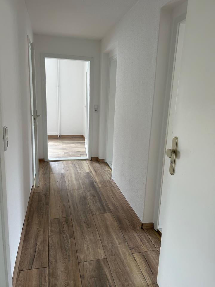 Frisch renovierte 3-Zimmer-Wohnung mit Tageslichtbad – direkt am Marktplatz in Beeskow!