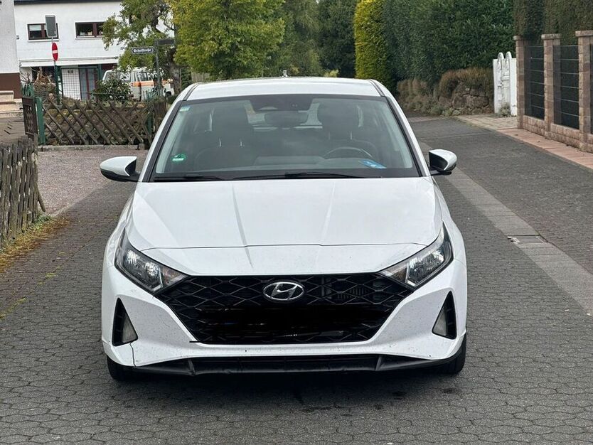 i20