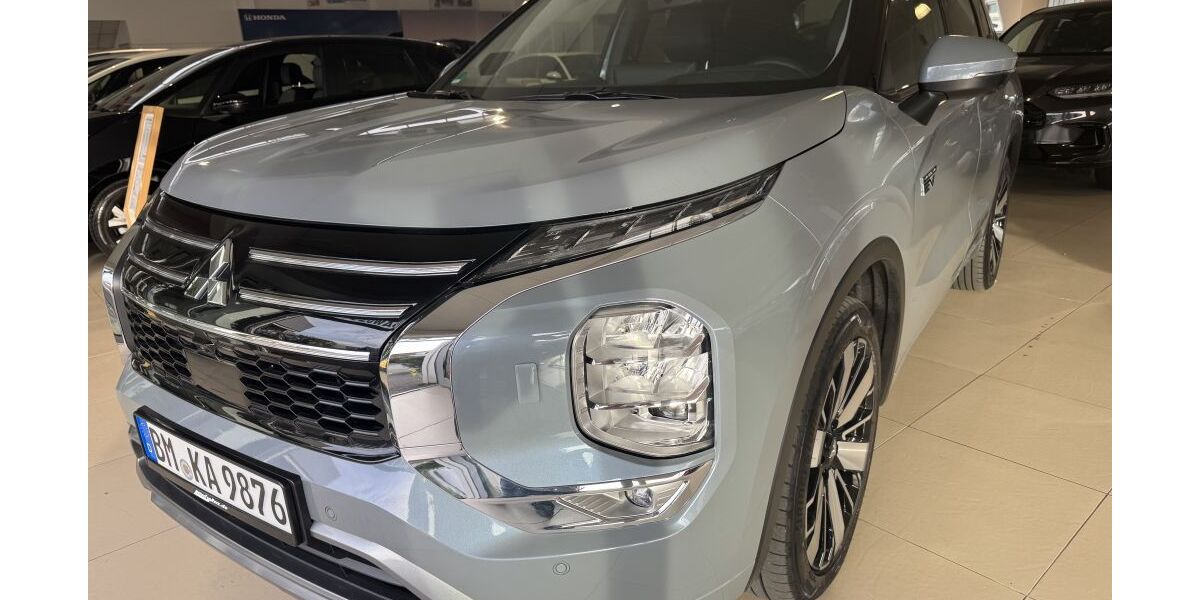 Mitsubishi Plug-in Hybrid Outlander 9.300 km 55.590 € Brühl 50321