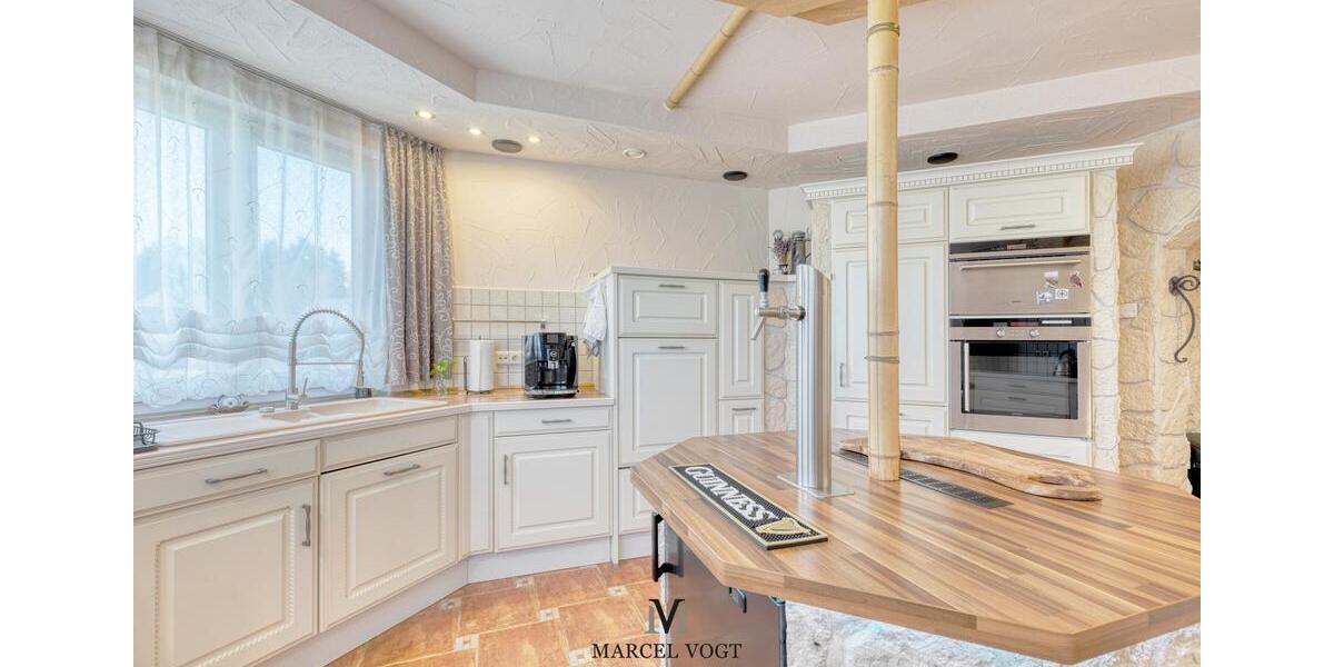 Großes Familienhaus mit Premium-Ausstattung und Vermietungsoption 8.5 zimmer