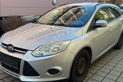 Ford Focus 220.000 km 2.799 € Moosinning 85452