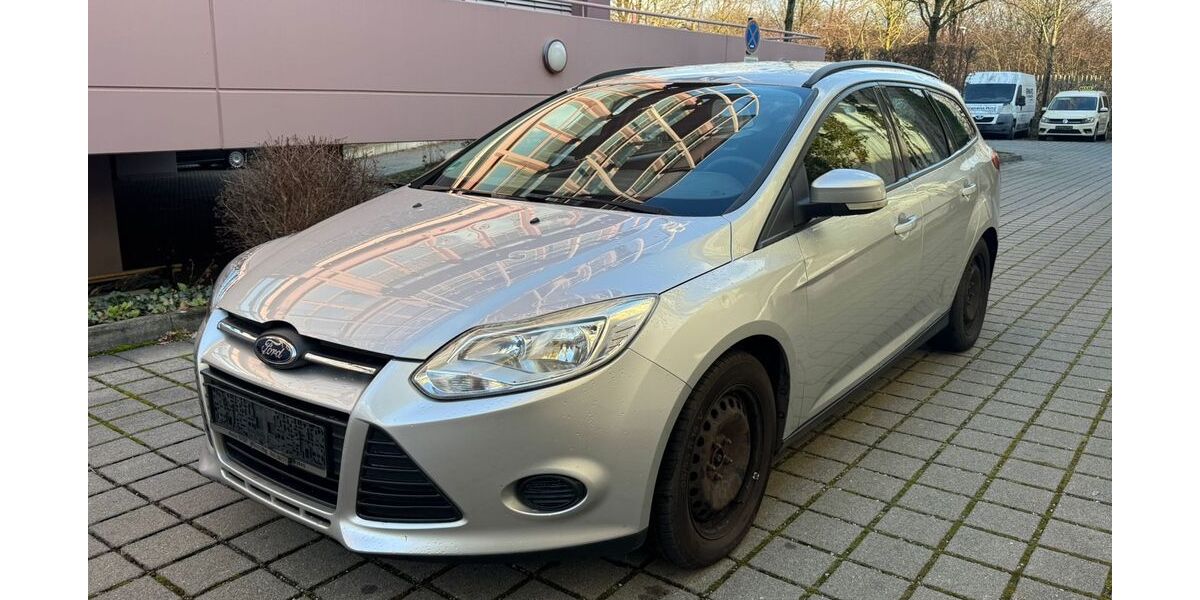 Ford Focus 220.000 km 2.799 € Moosinning 85452