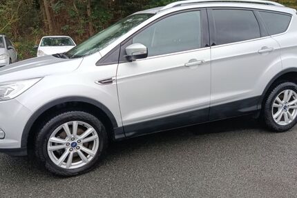 Ford Kuga 136.000 km 11.900 &euro; Recklinghausen 45659