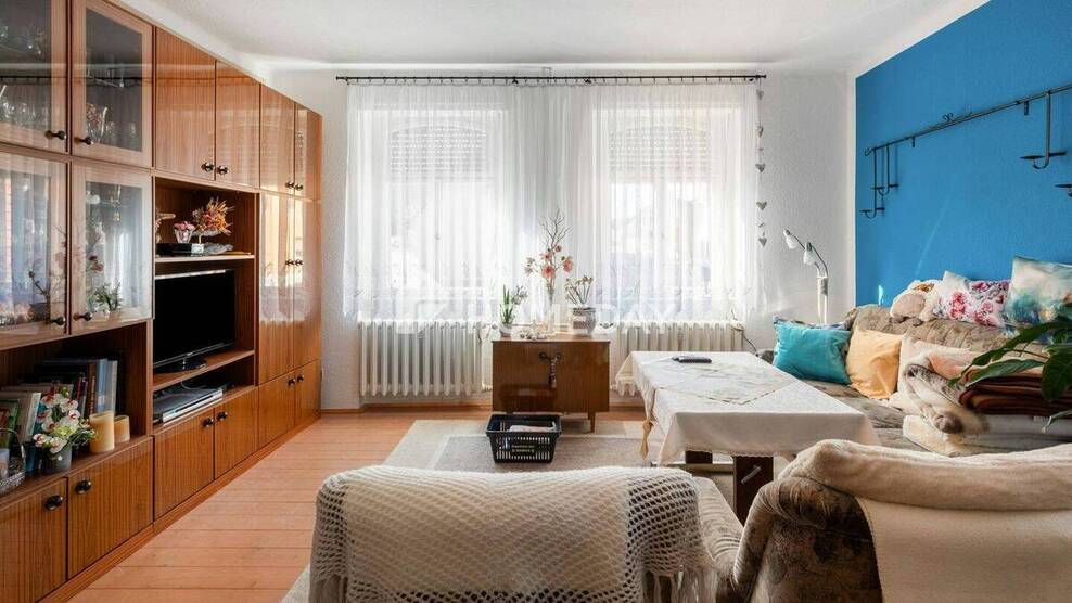 Viel Platz & Potenzial: EFH mit 8 Zimmern, Innenhof & Nebengelass auf großem Grundstück 8 zimmer