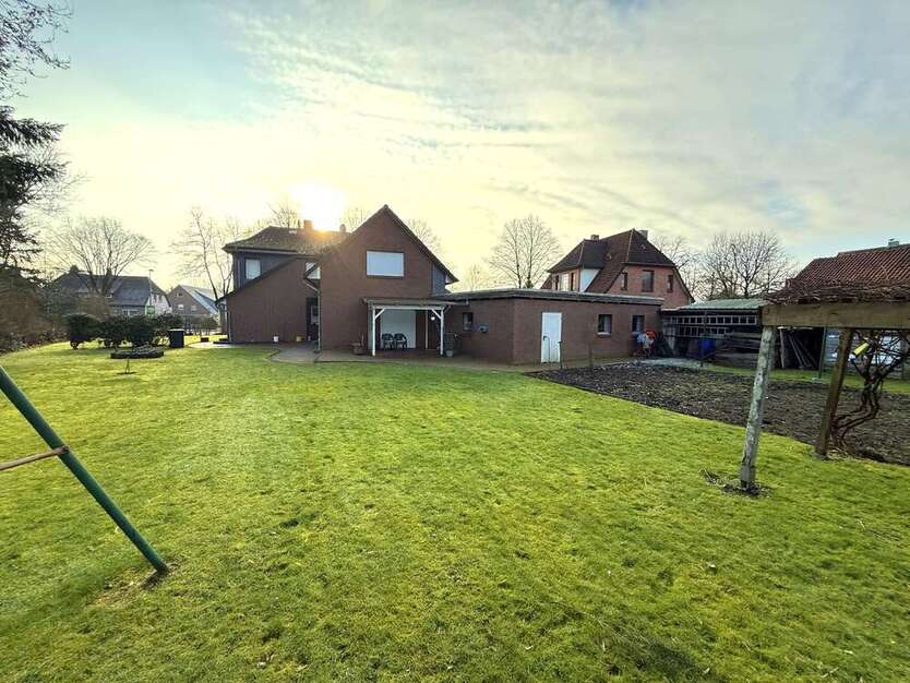 Haus zum Kaufen in Bergen 285.000 € 241 m² 11 zimmer