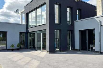 Haus zum Kaufen in Burg (bei Magdeburg) 845.000 € 280 m² 8 zimmer