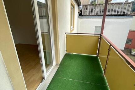 Schöne helle 3 Zimmerwohnung mit Balkon zu vermieten 3 zimmer