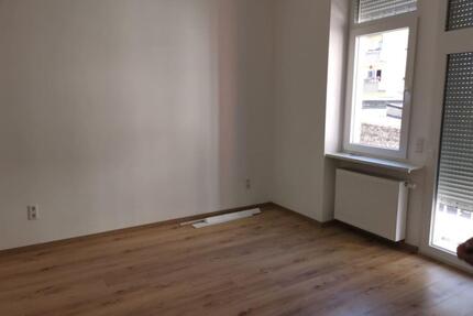 3 Zimmer Wohnung, 2020 kernsaniert und zentral gelegen!