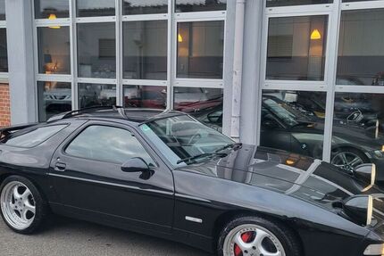 Porsche 928