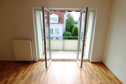 Wohnung Leuna - 3 Zimmer, 80 m&sup2;, 556&euro; | Angebot:25988227