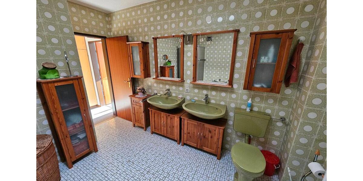 Reihenhaus Langgöns - 11 Zimmer, 200 m&sup2;, 450.000&euro; | Angebot:26578048