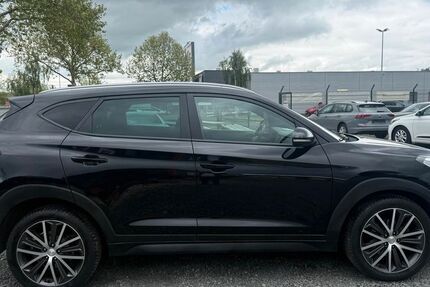 Hyundai TUCSON 136.000 km 17.400 &euro; Lollar 35457