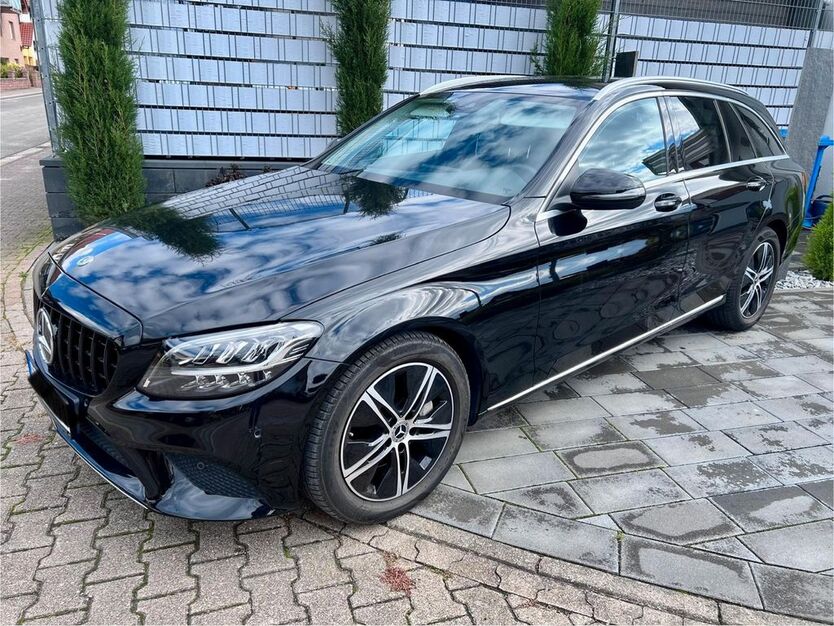 Mercedes-Benz C 300 33.150 km 33.500 € Gau-Bickelheim 55599