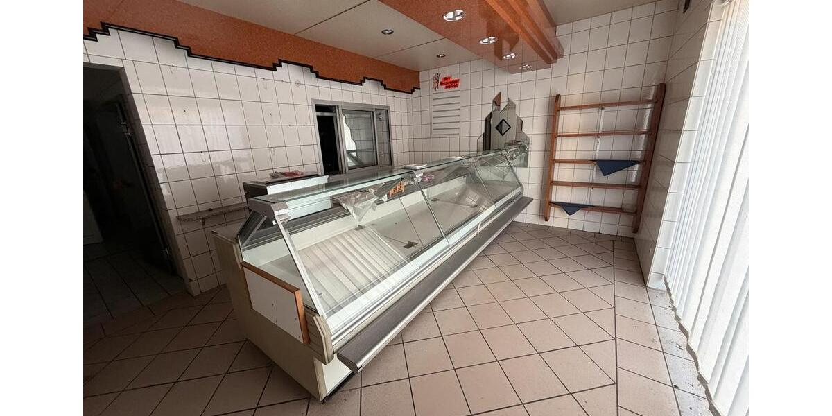 Haus zu vermieten 290qm auch Gewerbe möglich Halle Garten Wohnung 7 zimmer