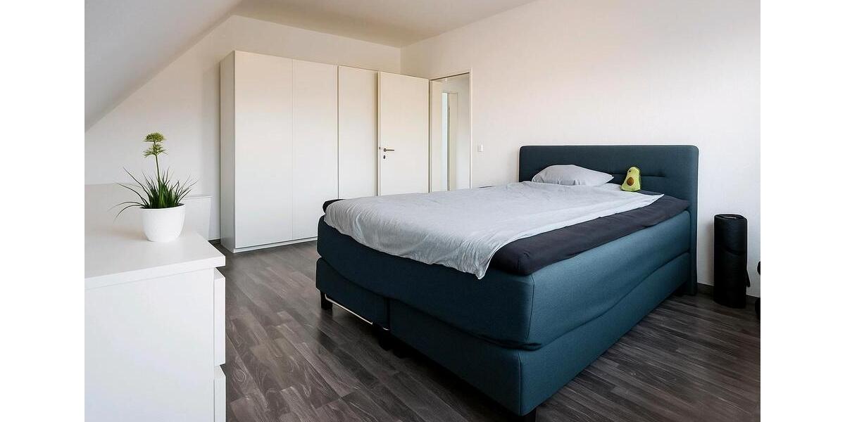 Sanierte 2-Zimmer Wohnung, Balkon, Einbauküche & TG Kleinenbroich zimmer